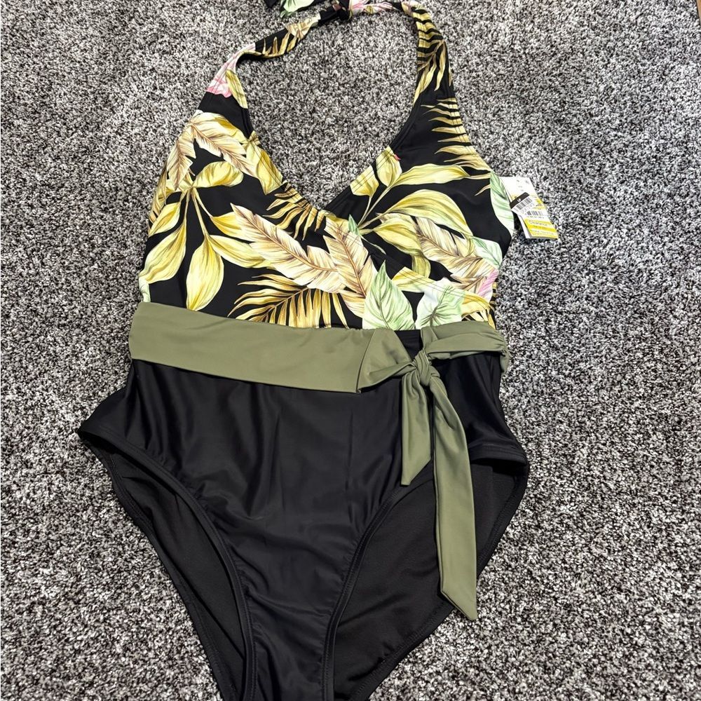 NWT lands end Medium woman’s Black One-Piece Swimsuit w/ Tropical Print